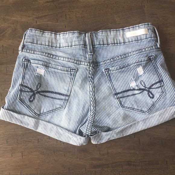 Levi’s Shorts - Picture 2 of 8